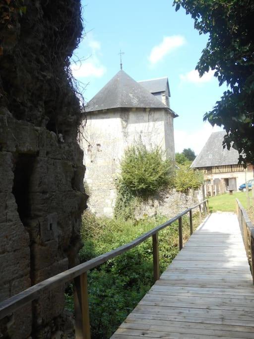 La Ferme Du Chateau Villa Fauguernon Exterior photo