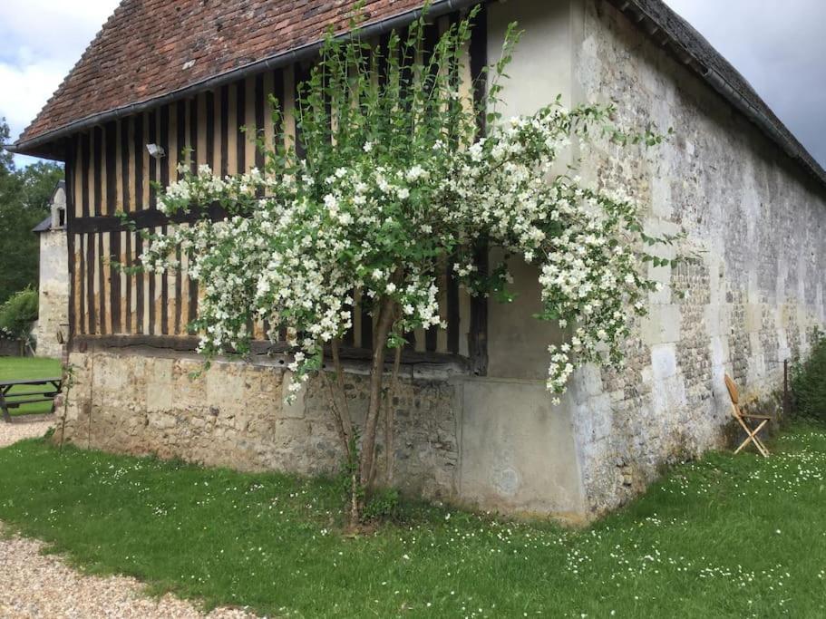 La Ferme Du Chateau Villa Fauguernon Exterior photo